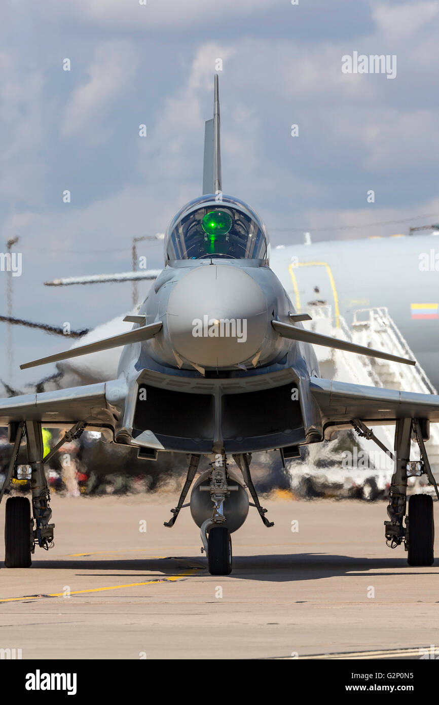 German Air Force (Luftwaffe) Eurofighter EF-2000 Typhoon multi-ruolo di aerei da combattimento. Foto Stock