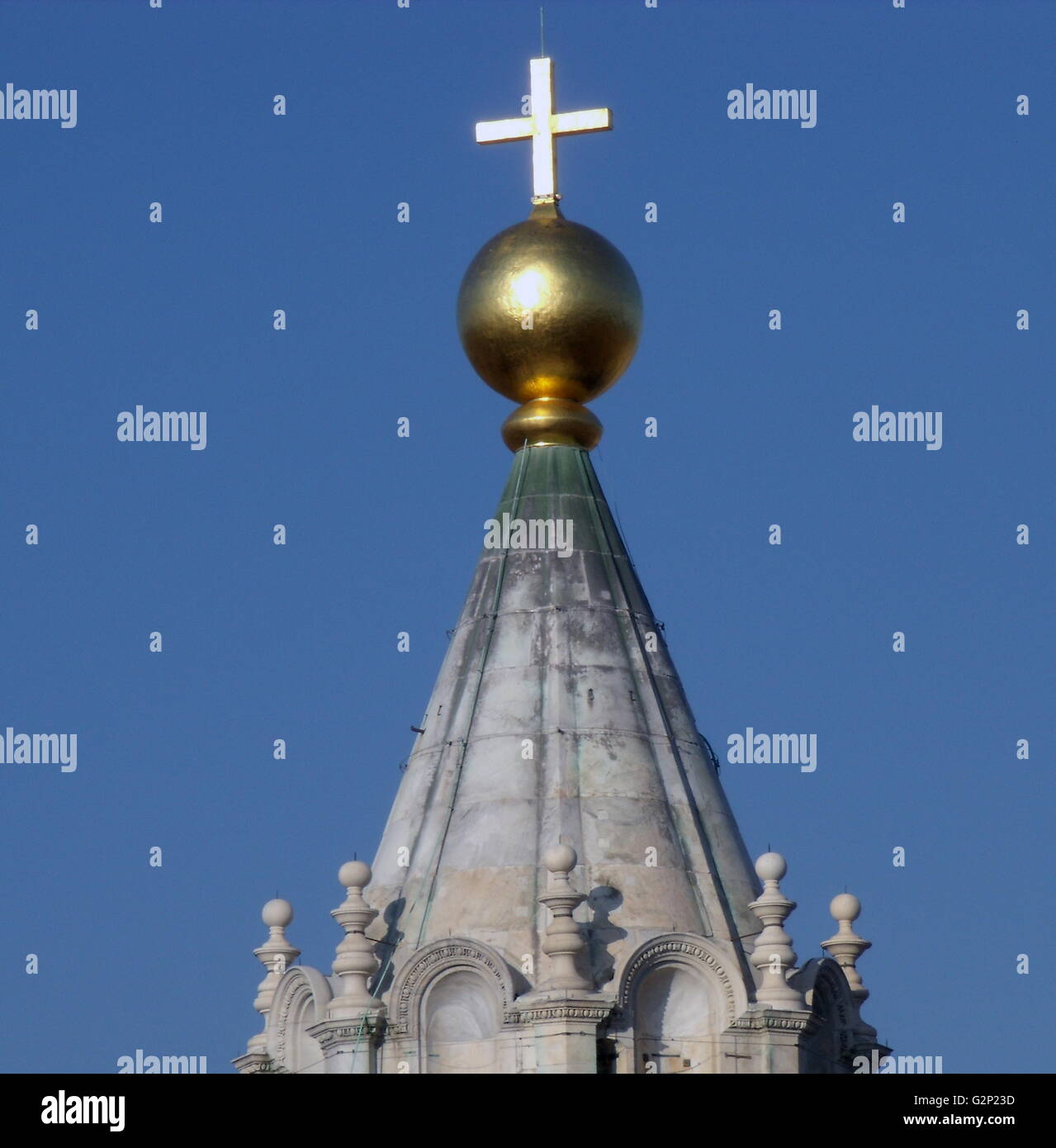 La lanterna della cupola della Basilica di Santa Maria del Fiore, più  comunemente chiamato il "uomo". Firenze, Italia. Iniziato nel 1296 sulla  base di Arnolfo di Cambio il design, ma non era