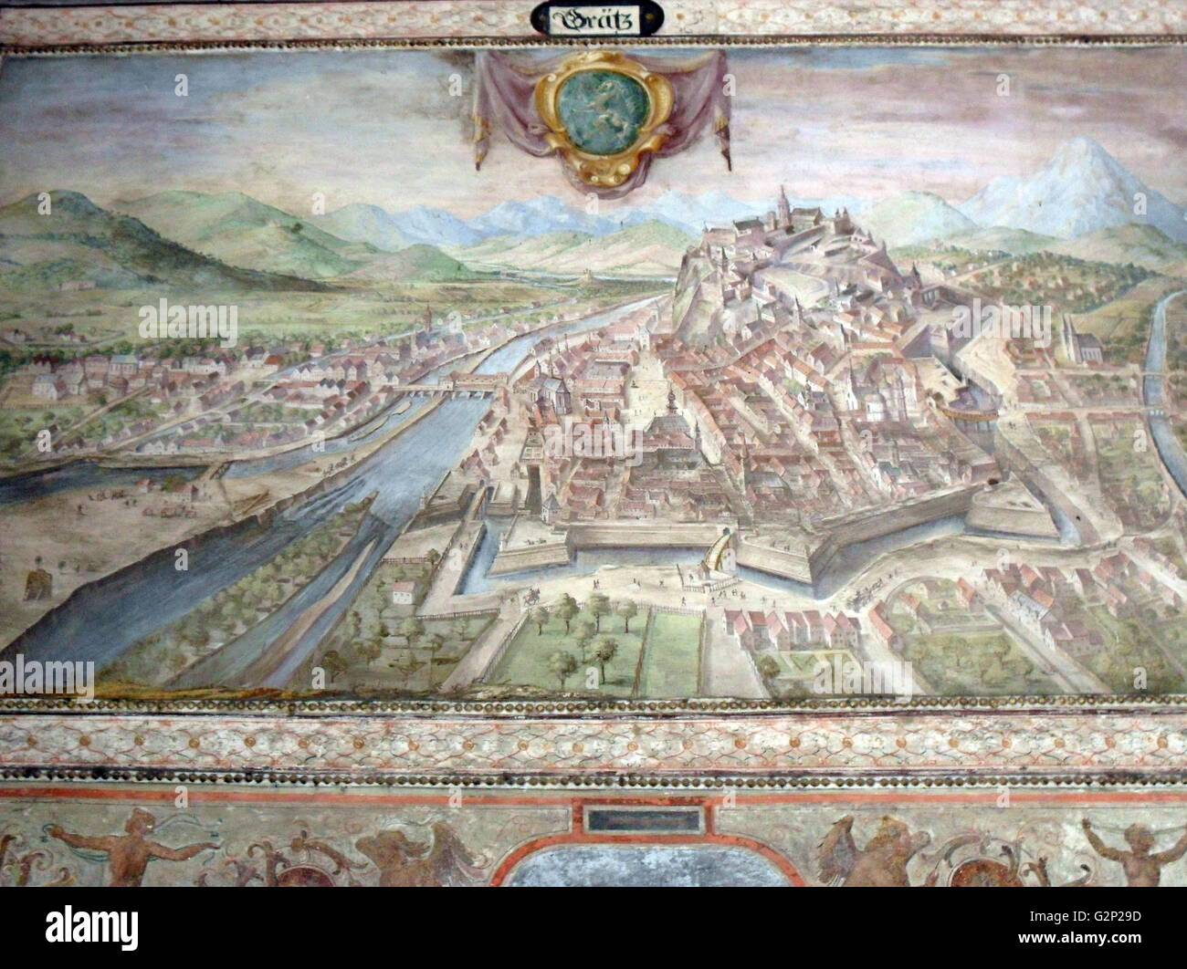 Dettaglio interni di Palazzo Vecchio, Firenze, Italia. Un massiccio, fortezza in stile romanico-palazzo progettato dall architetto Arnolfo di Cambio. Internamente, il primo cortile fu progettato nel 1453 da Michelozzo. Nelle lunette, alta intorno al cortile, sono creste della Chiesa e della città gilde. Al centro la fontana di porfido è di Battista del Tadda. Questa immagine mostra una parete dipinta di dettaglio simili a una mappa. Foto Stock