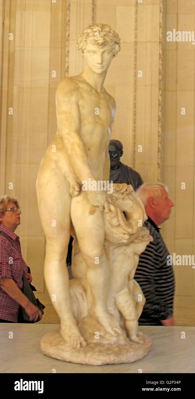La scultura in marmo di Pierino da Vinci nato 1529, morì 1553/4. Scultore Italiano, era il nipote di Leonardo da Vinci. Pierino morì di febbre malarica all'età di 23, a Pisa, Italia. Foto Stock
