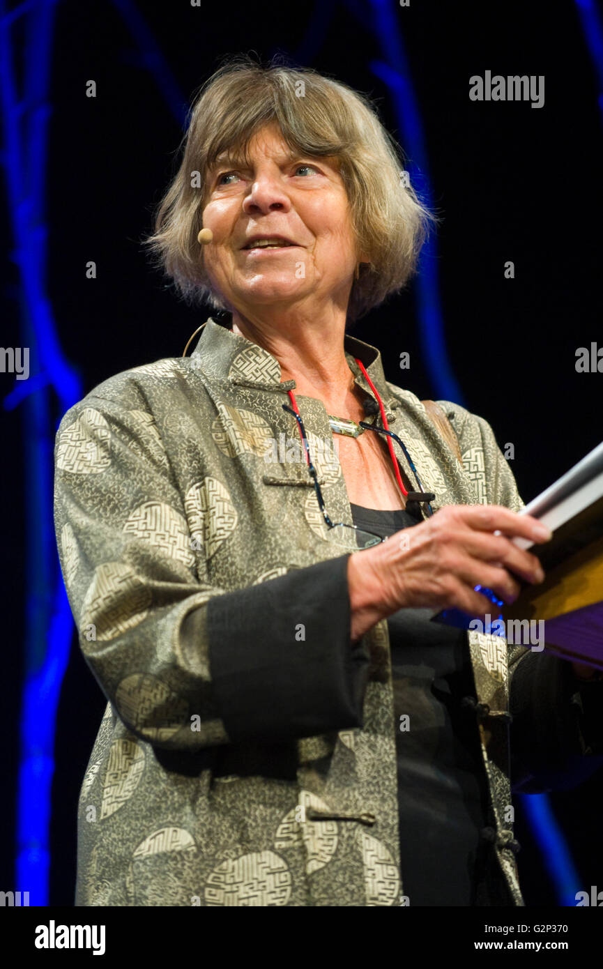 Margaret Drabble parlando sul palco a Hay Festival 2016 Foto Stock