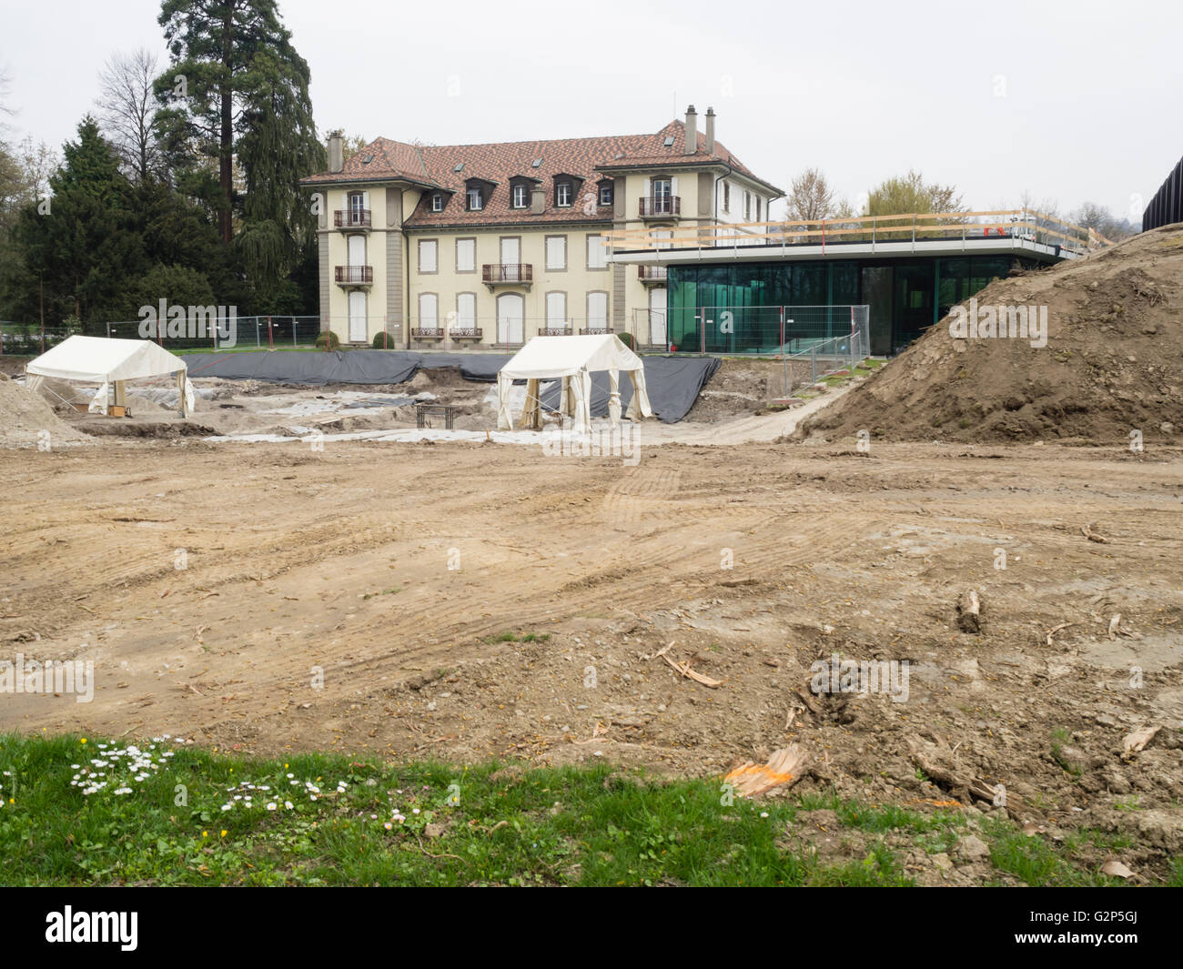 I lavori di costruzione a Chateau Vidy, sede storica del COI (Comitato olimpico internazionale) a Losanna, Svizzera. Foto Stock