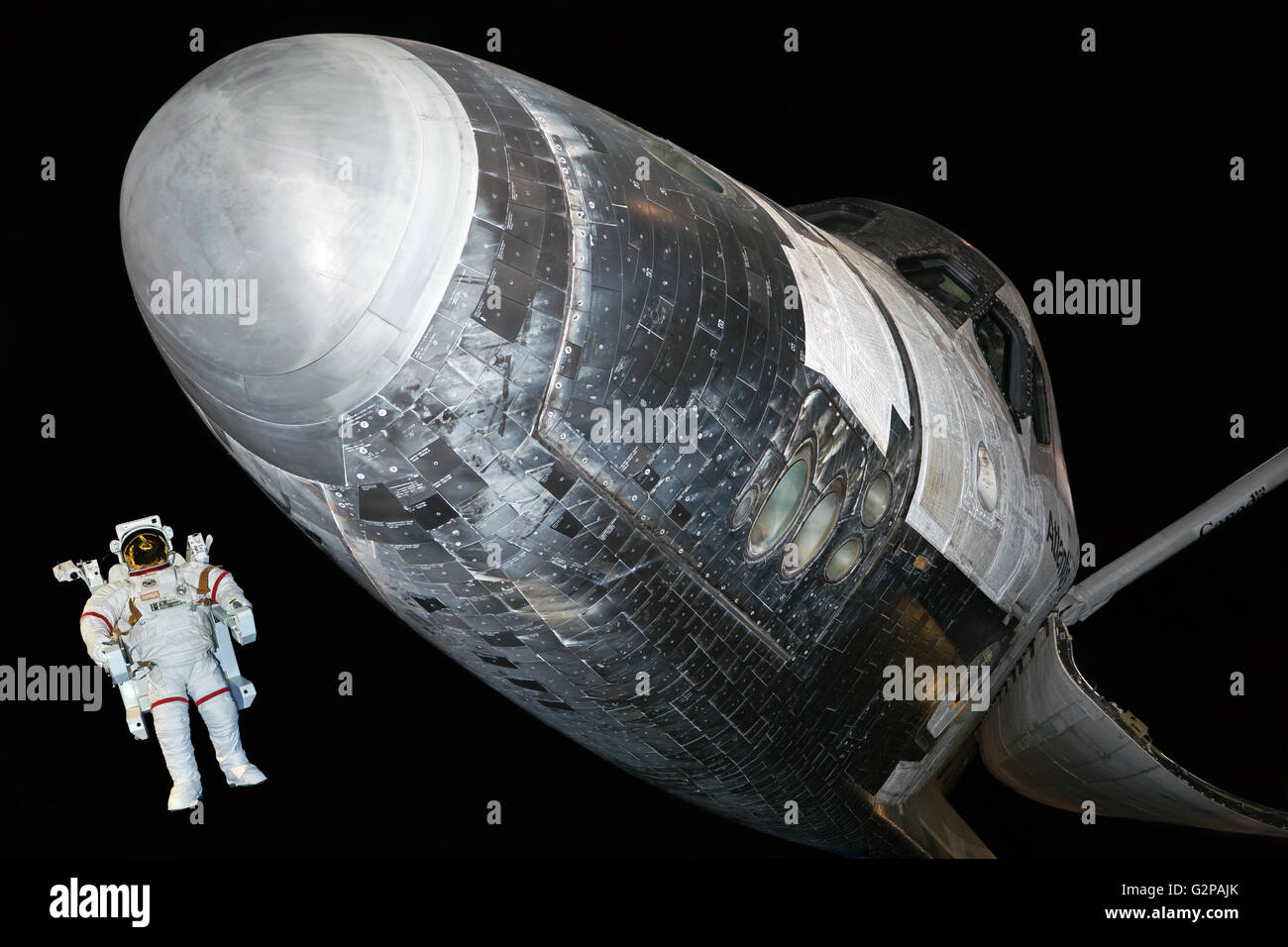 Taglio composito-out, Altered digitalmente l'immagine che mostra di NASA Orbiter Atlantis del veicolo, con un 'astronauta' che esegue un EVA Foto Stock