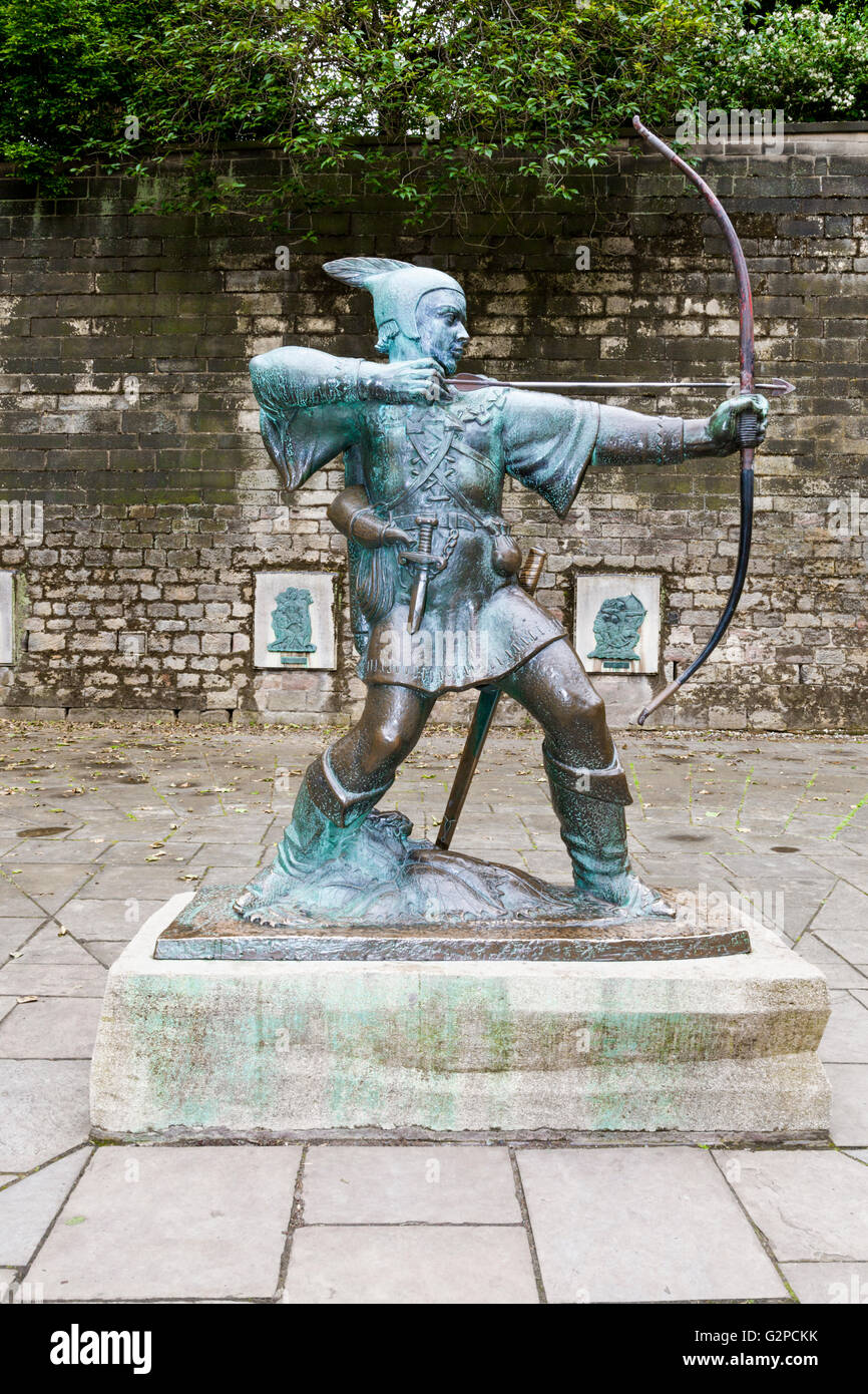 Statua di Robin Hood, Nottingham Castle, Nottingham, Inghilterra, Regno Unito Foto Stock