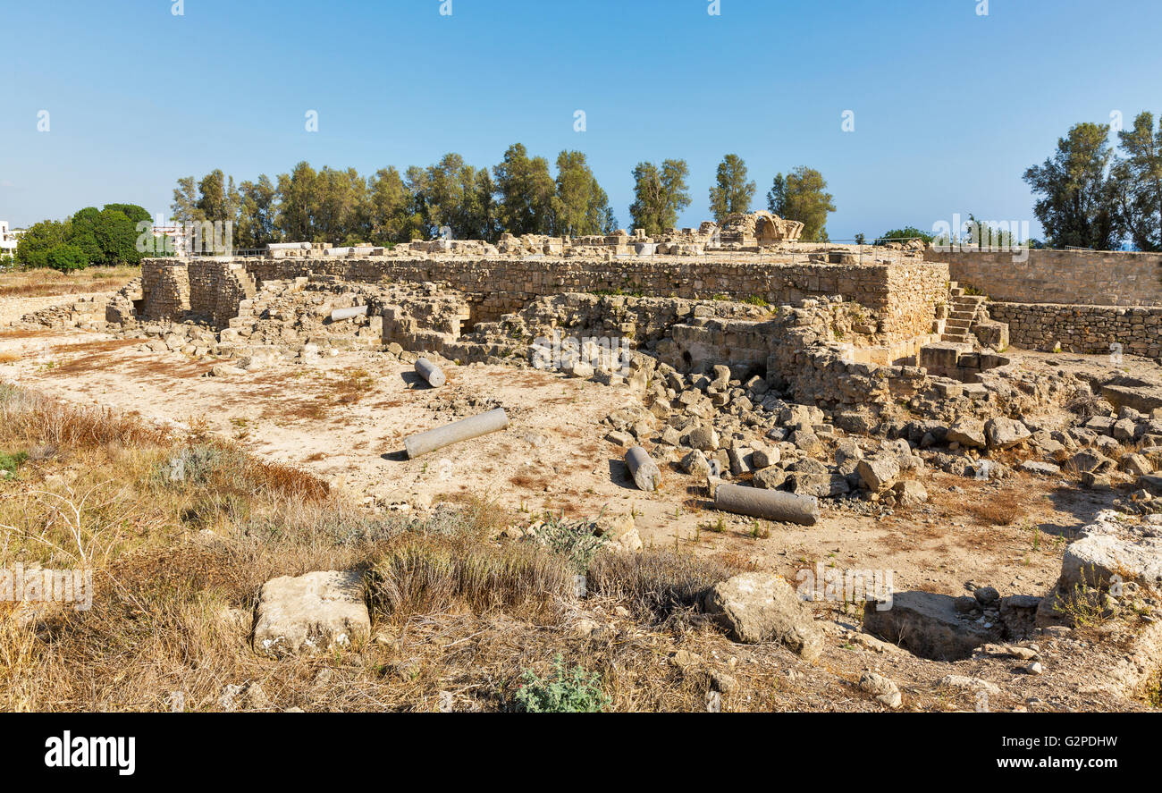 Rovine di quaranta colonne castello, un Castello Franchi costruito nel XIII secolo vicino al porto di Paphos, Cipro. Il Parco Archeologico di K Foto Stock