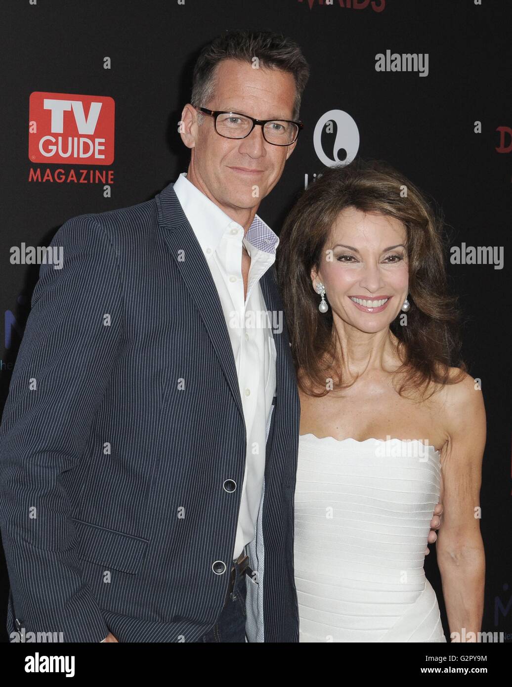 Los Angeles, CA, Stati Uniti d'America. 2 Giugno, 2016. James Denton, Susan Lucci presso gli arrivi per subdolo cameriere stagione quattro Premiere, STK Los Angeles al W Hotel West Beverly Hills, Los Angeles, CA 2 Giugno 2016. Credito: Dee Cercone/Everett raccolta/Alamy Live News Foto Stock