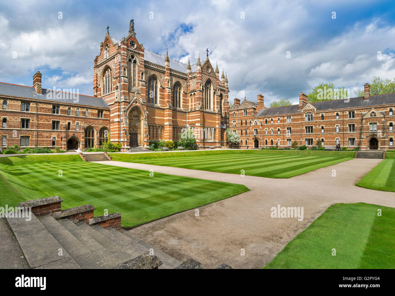 La città di Oxford gli edifici del Keble College e splendidi prati Foto Stock