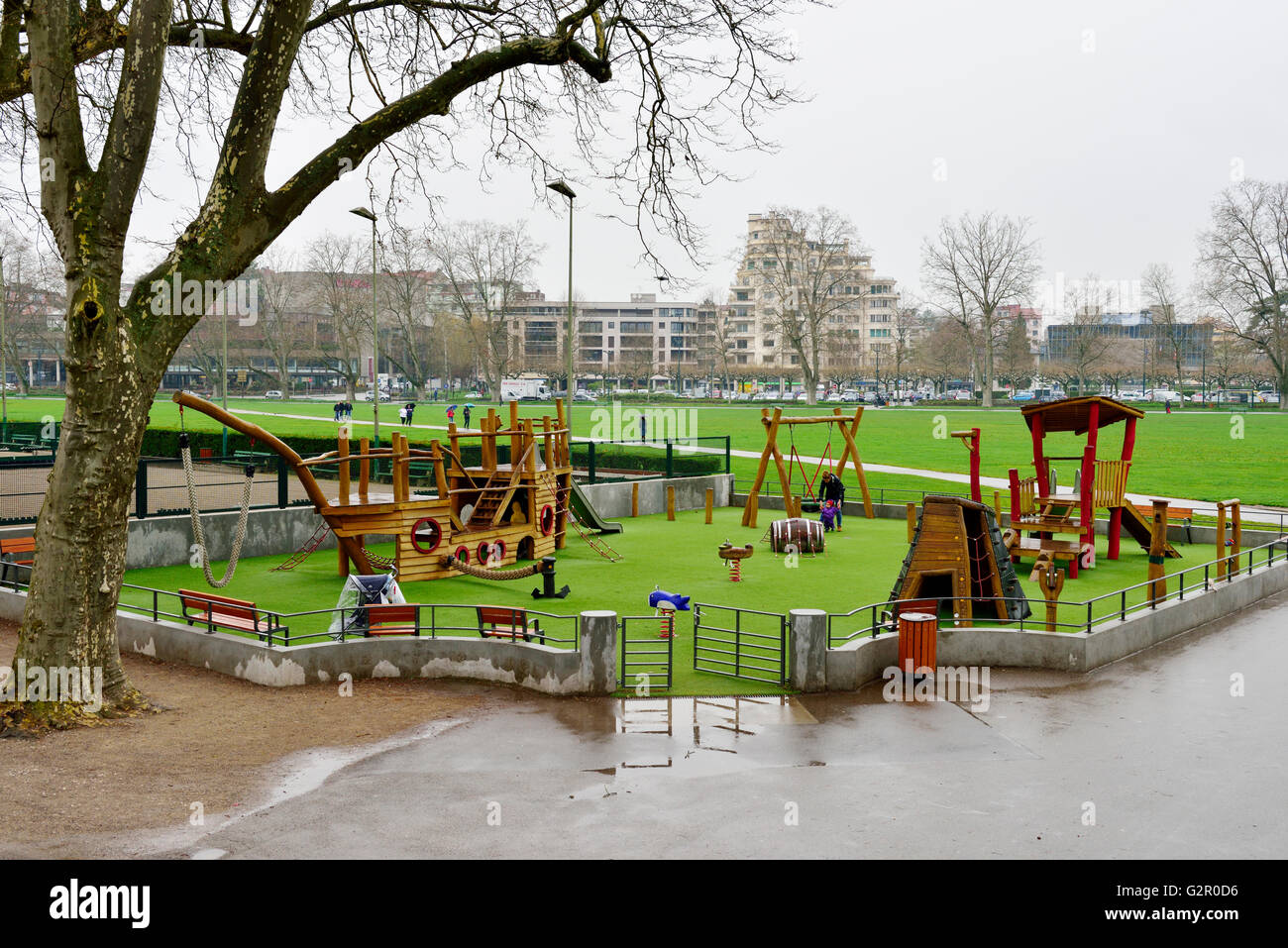 Area giochi per bambini nella città di Annecy, Francia Foto Stock