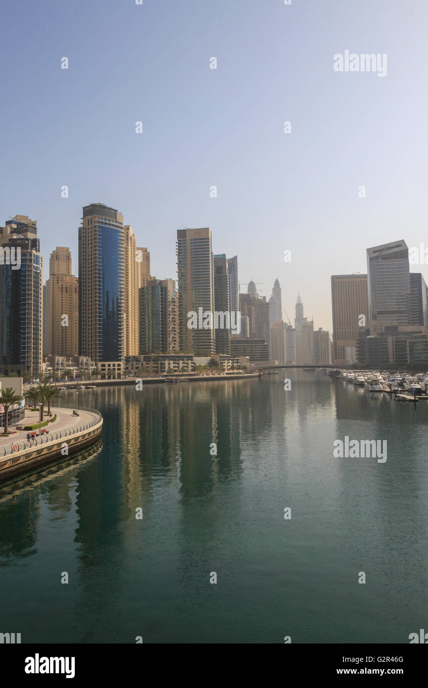 Vista del quartiere Marina di Dubai al mattino Foto Stock