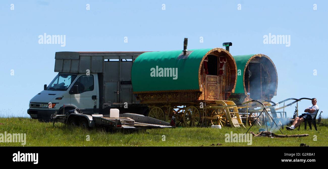 I viaggiatori impostare il campo Primo giorno della Fiera Cavalli in Appleby, Cumbria, che è un incontro annuale di zingari e nomadi. Foto Stock