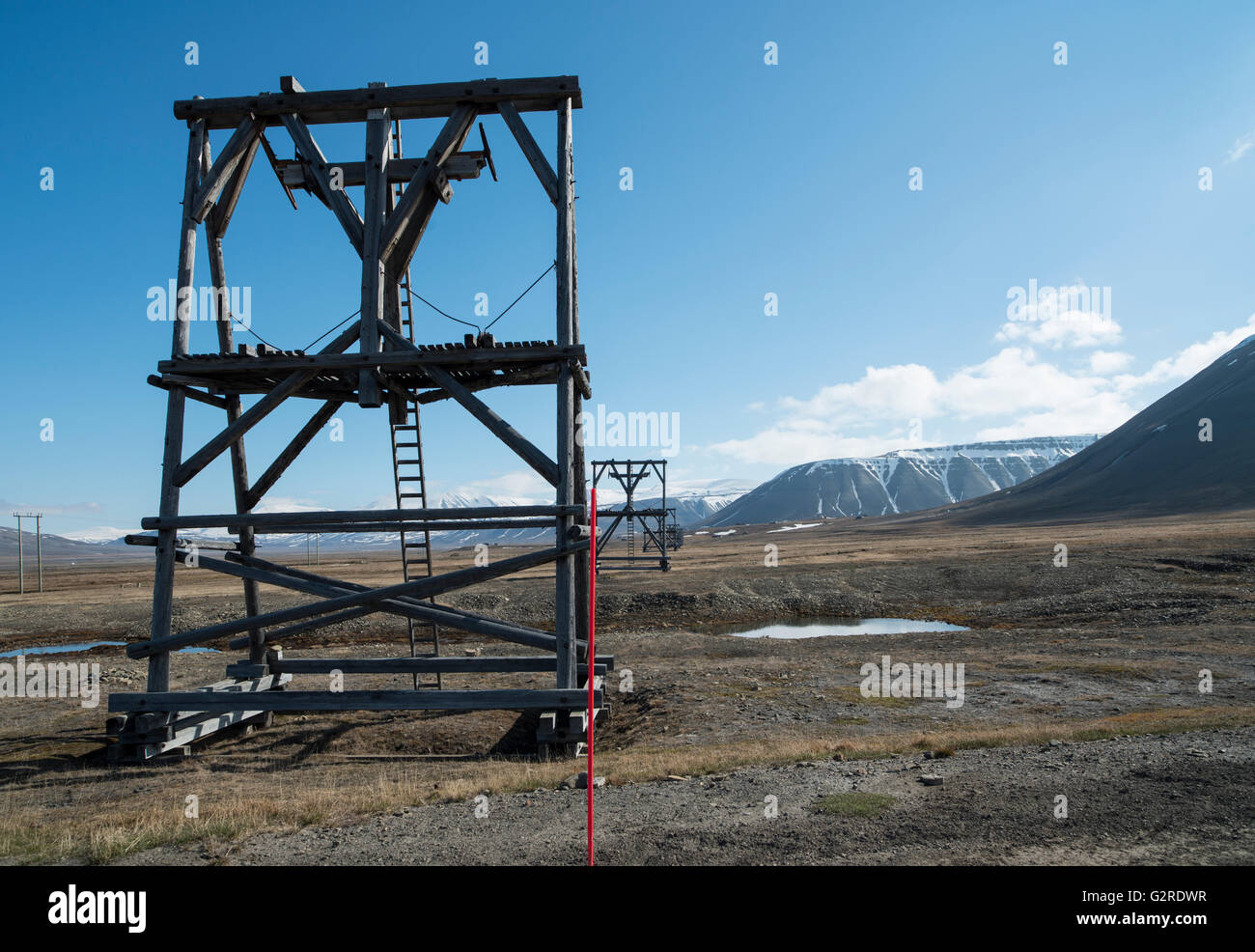 Elenco dei resti di miniere di carbone in Adventdalen. Longyearbyen, Spitsbergen, Svalbard, Norvegia Foto Stock