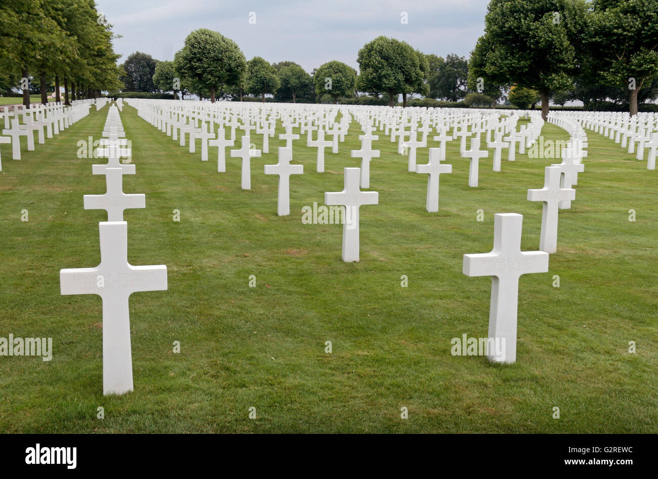 Vista su alcuni dei 8.000 tombe nei Paesi Bassi American Cimitero e memoriale, Margraten, Paesi Bassi. Foto Stock
