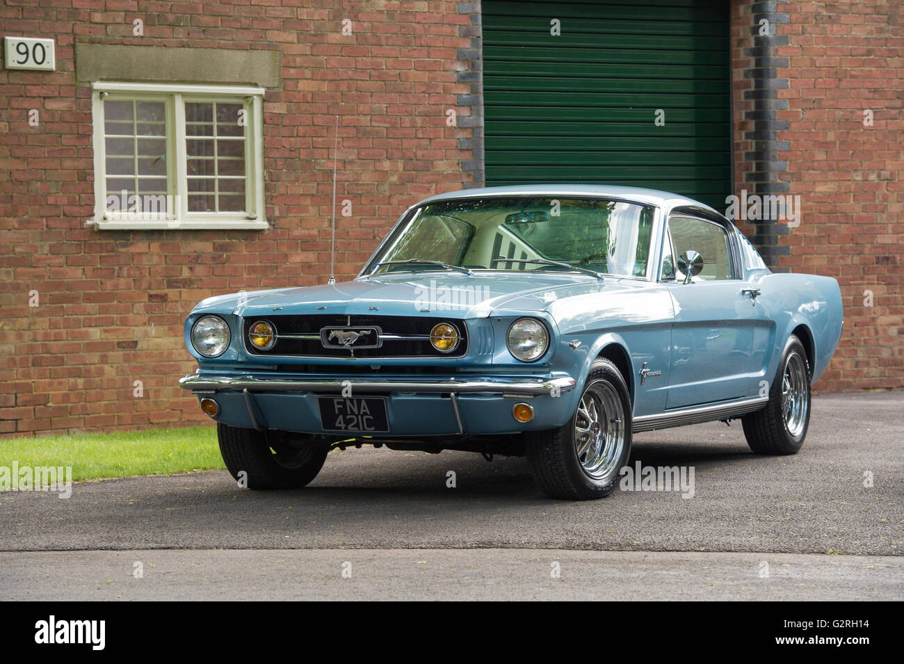 1965 Ford Mustang a Bicester Heritage Centre. Bicester, Oxfordshire, Inghilterra Foto Stock