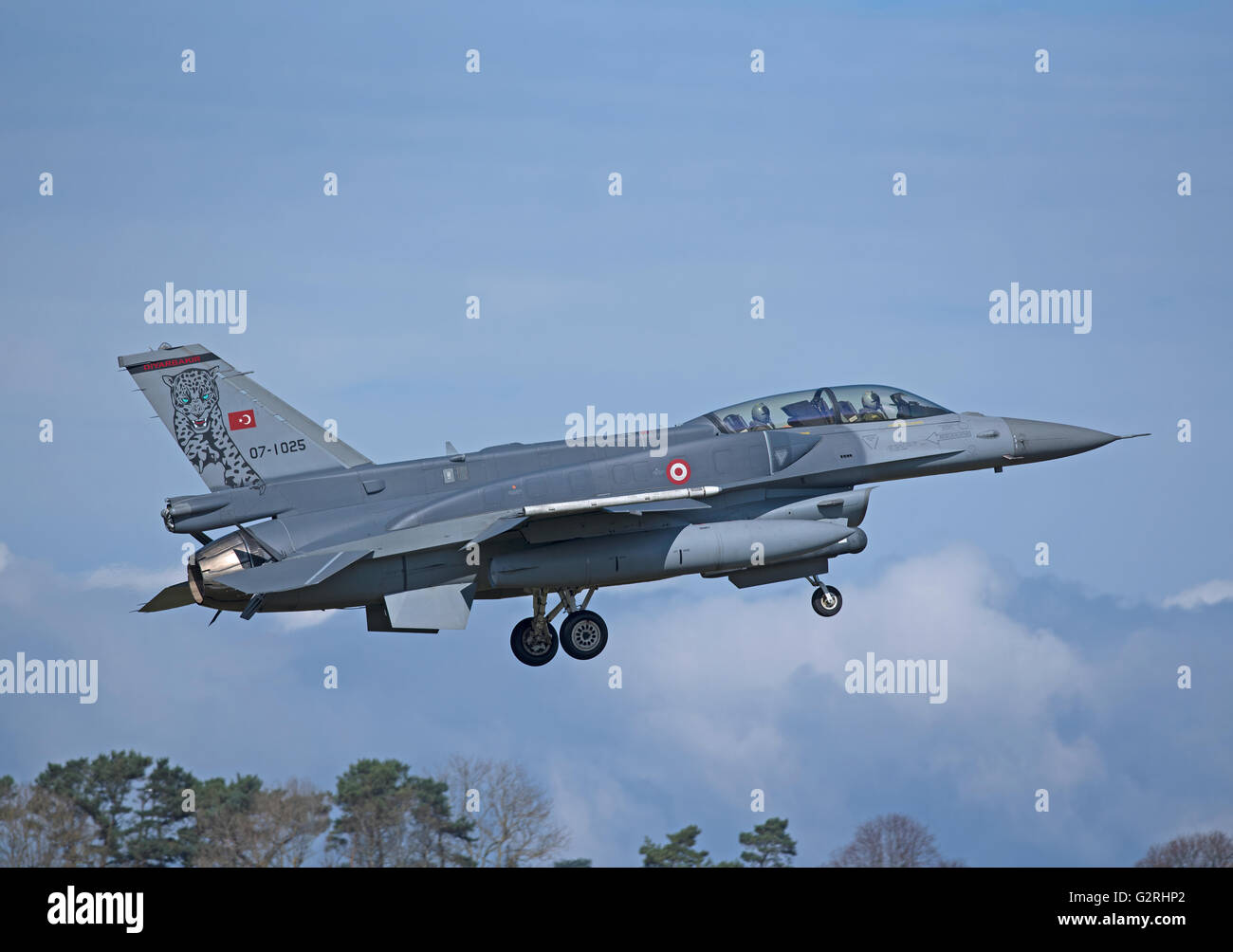 Turkish Air Force General Dynamics F16 sedile unico fighter Jet Reg serie 07-1013 Joint RAF Lossiemouth esercizio. SCO 10,394 Foto Stock