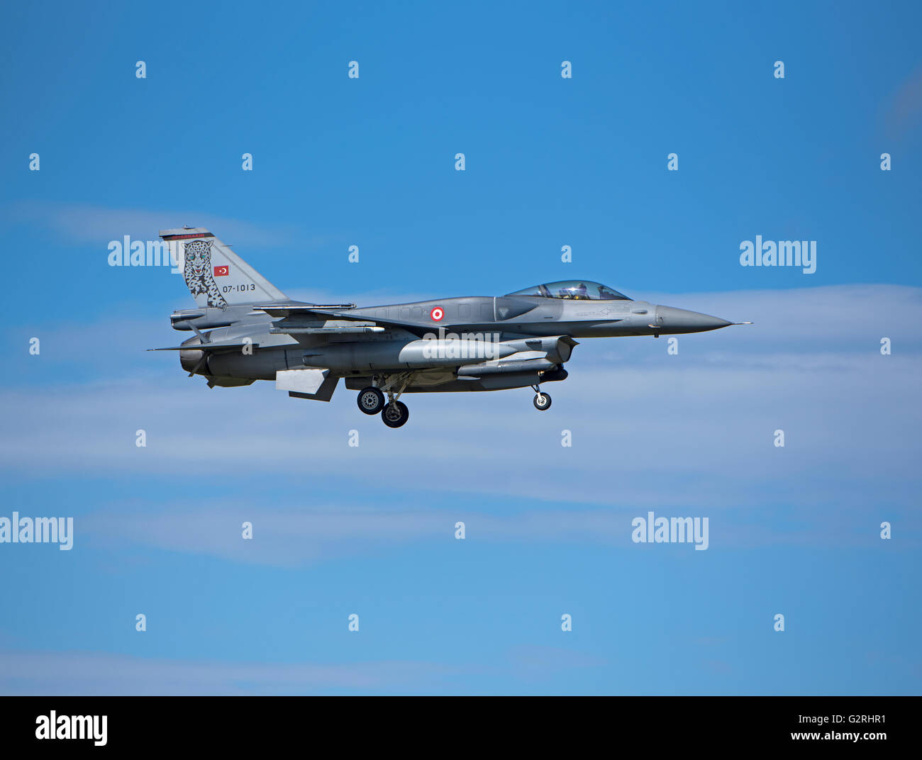 Turkish Air Force General Dynamics F16 sedile unico fighter Jet Reg serie 07-1013 Joint RAF Lossiemouth esercizio. SCO 10,390. Foto Stock