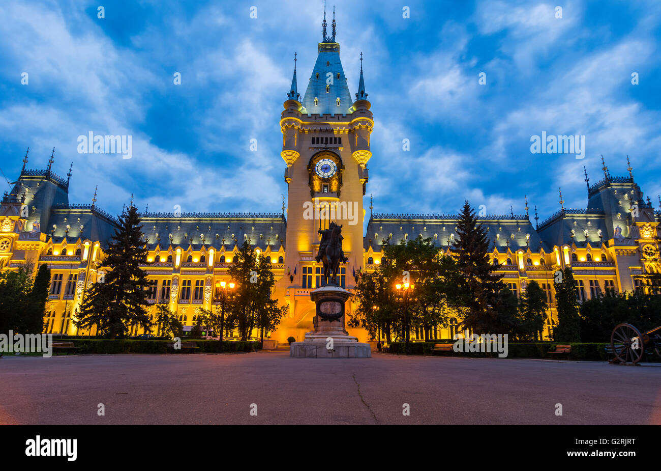 Vista sulla strada del palazzo della cultura, è un edificio di Iasi, Romania. L'edificio servì come Palazzo amministrativo e poi Palace Foto Stock