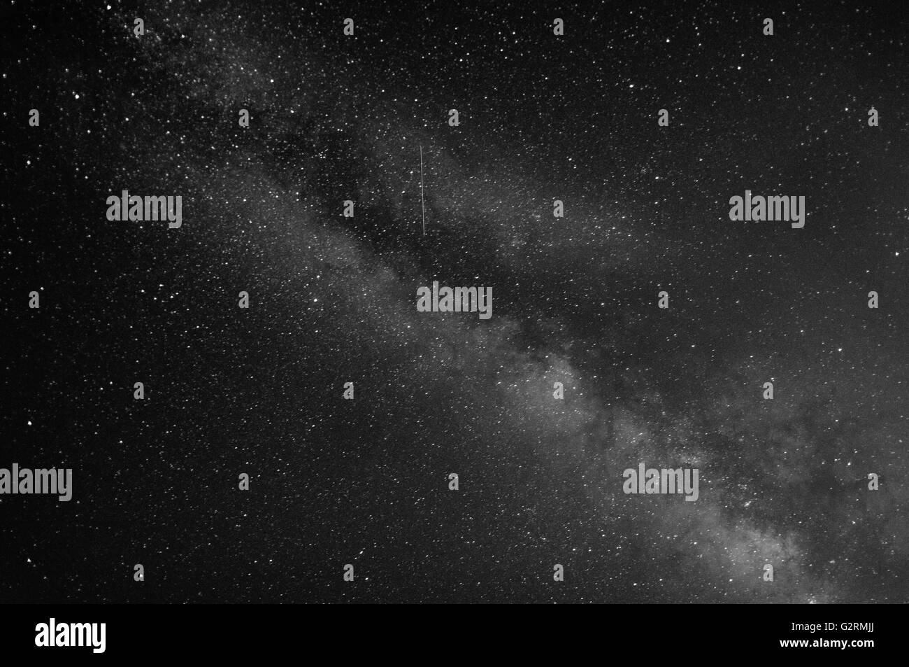 Rawu, Tibet, Cina - La vista incredibile di Galaxy di notte in bianco e nero. Foto Stock