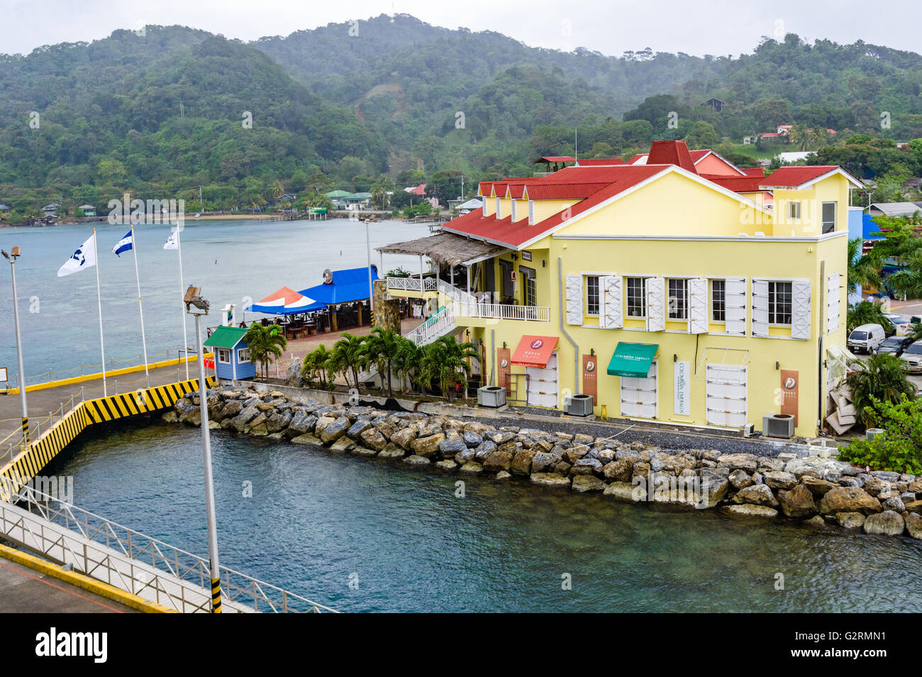 Roatan centro città zona dello shopping, porto di Roatan, Honduras Foto Stock