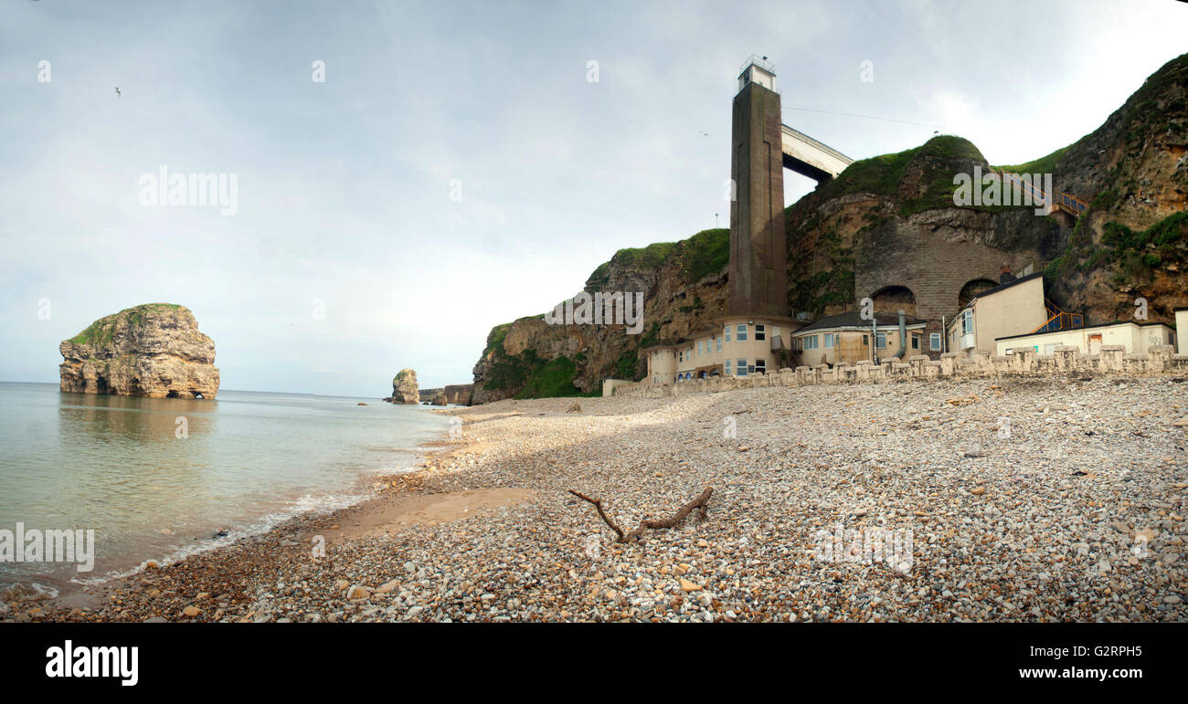 Marsden spiaggia e grotta pub / Il Leas, South Shields Foto Stock