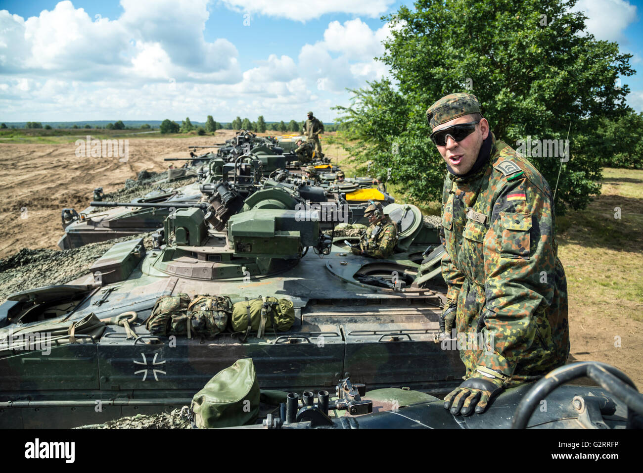 Gardelegen, Germania, Panzer compagnia granatieri ad una pratica sulla formazione militare Altmark Foto Stock