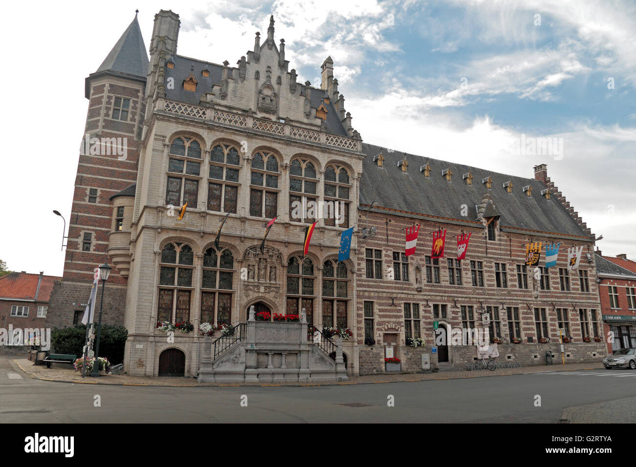 La Stadhuis, costruito da Rombout II Keldermans dal 1529, Grote Markt di Zoutleeuw, Hageland, Belgio. Foto Stock