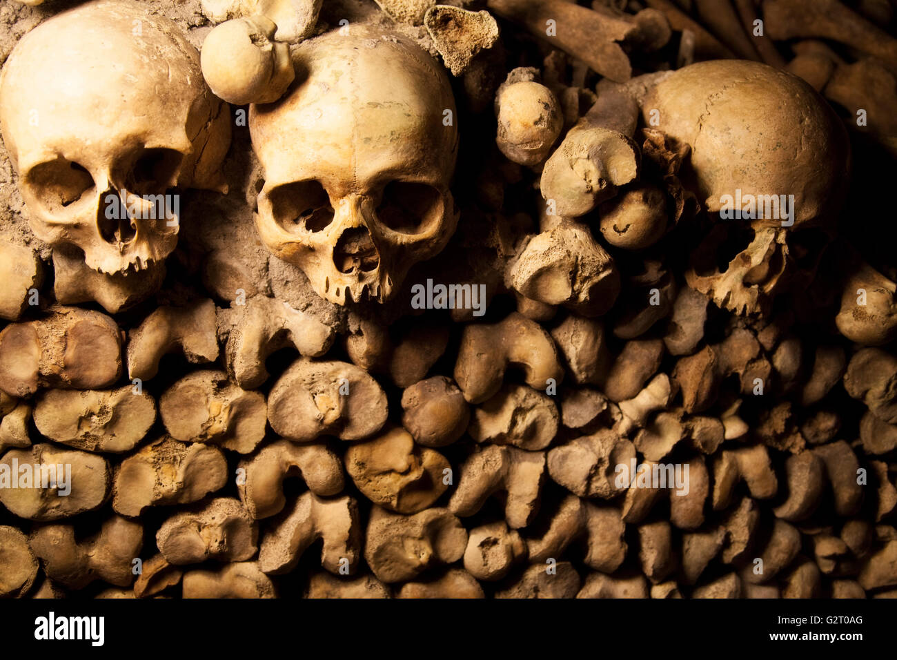 Catacombe di Parigi. sepolte sottoterra per oltre 6 milioni di persone. Foto Stock