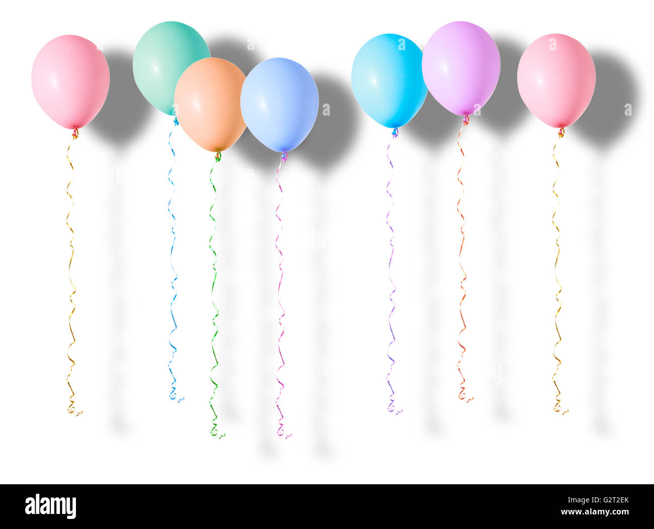 Aria variopinti palloncini volanti isolati su sfondo bianco Foto Stock