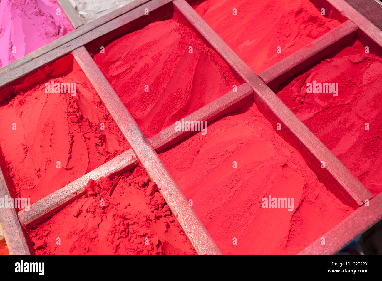 Multicolore di vernici in polvere in vendita, Kathmandu, Nepal Foto Stock