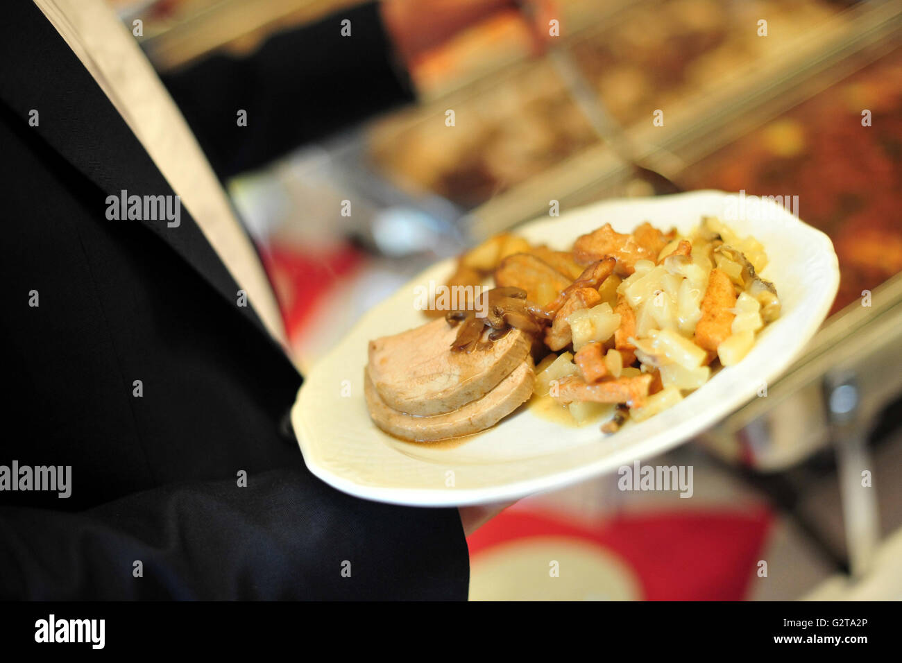 15.09.2015, Oldenburg, Bassa Sassonia, Germania - Insieme Gesteller piastra contro Warmhaltebehaeltern. 0HD150915D004CAROEX.JPG - non per la vendita in G E R M A N Y, A U S T R I A, S W I T Z e R L A N D [modello di rilascio: non applicabile, la proprietà di rilascio: NO, (c) caro agenzia fotografica / Dittrich, http://www.caro-images.com, info@carofoto.pl - Qualsiasi uso di questa immagine è soggetto a royalty!] Foto Stock