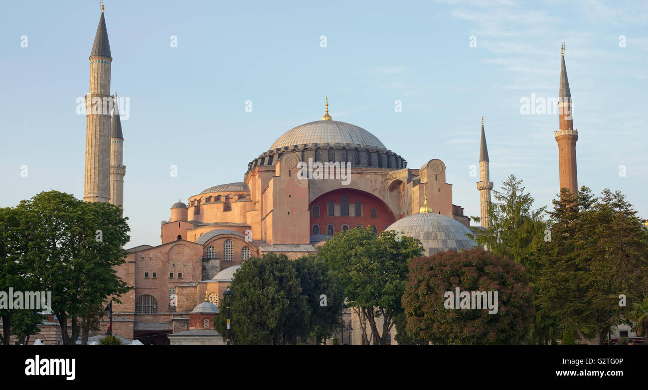 Hagia Sophia, ex greci ortodossi cristiani basilica patriarcale, più tardi un imperiale moschea di Istanbul. Foto Stock