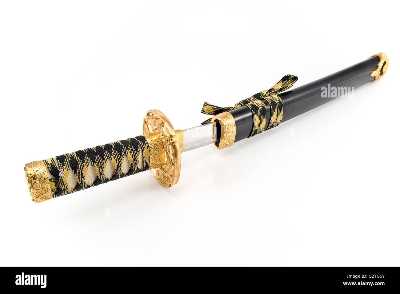 Samurai Giapponese spada katana isolato su bianco Foto Stock