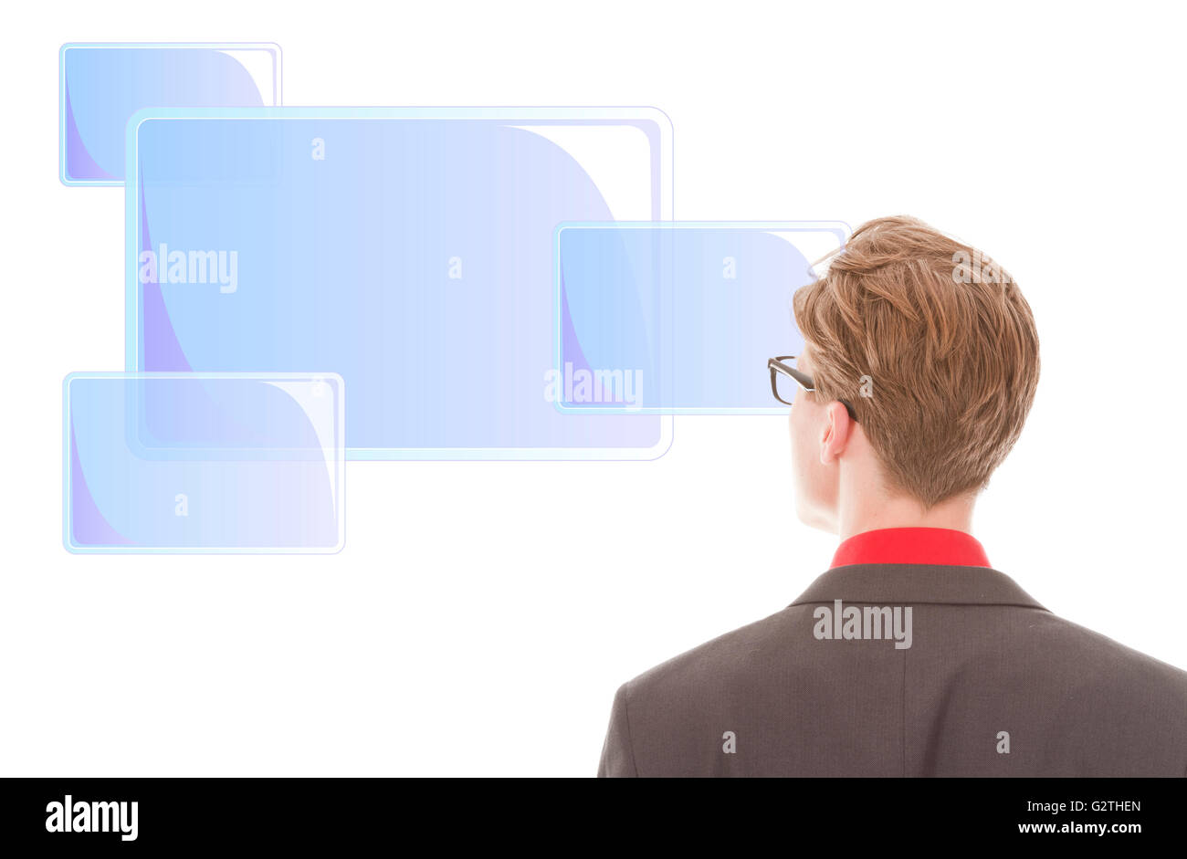 Giovane imprenditore guardando azzurro telai isolati su sfondo bianco Foto Stock