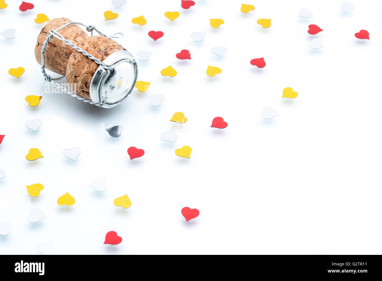 Cork - Tappo con forma di cuore su sfondo bianco, celebrazione il giorno di san valentino Foto Stock