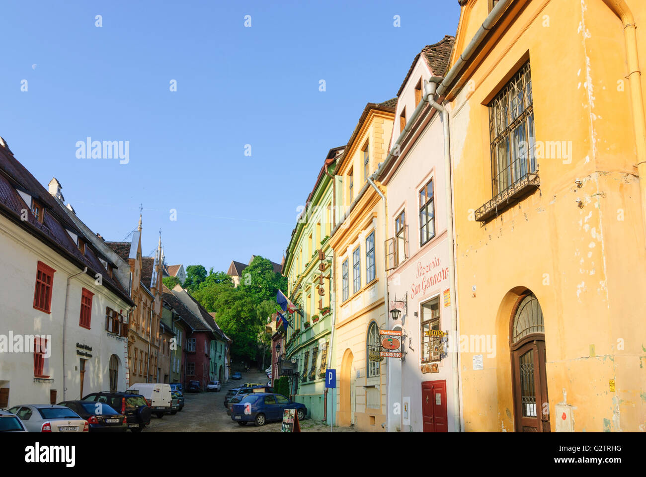 Città Vecchia ;Scolli Street affacciato sul Schulberg con Bergkirche, Romania, Transilvania, Transilvania, Sighisoara Foto Stock