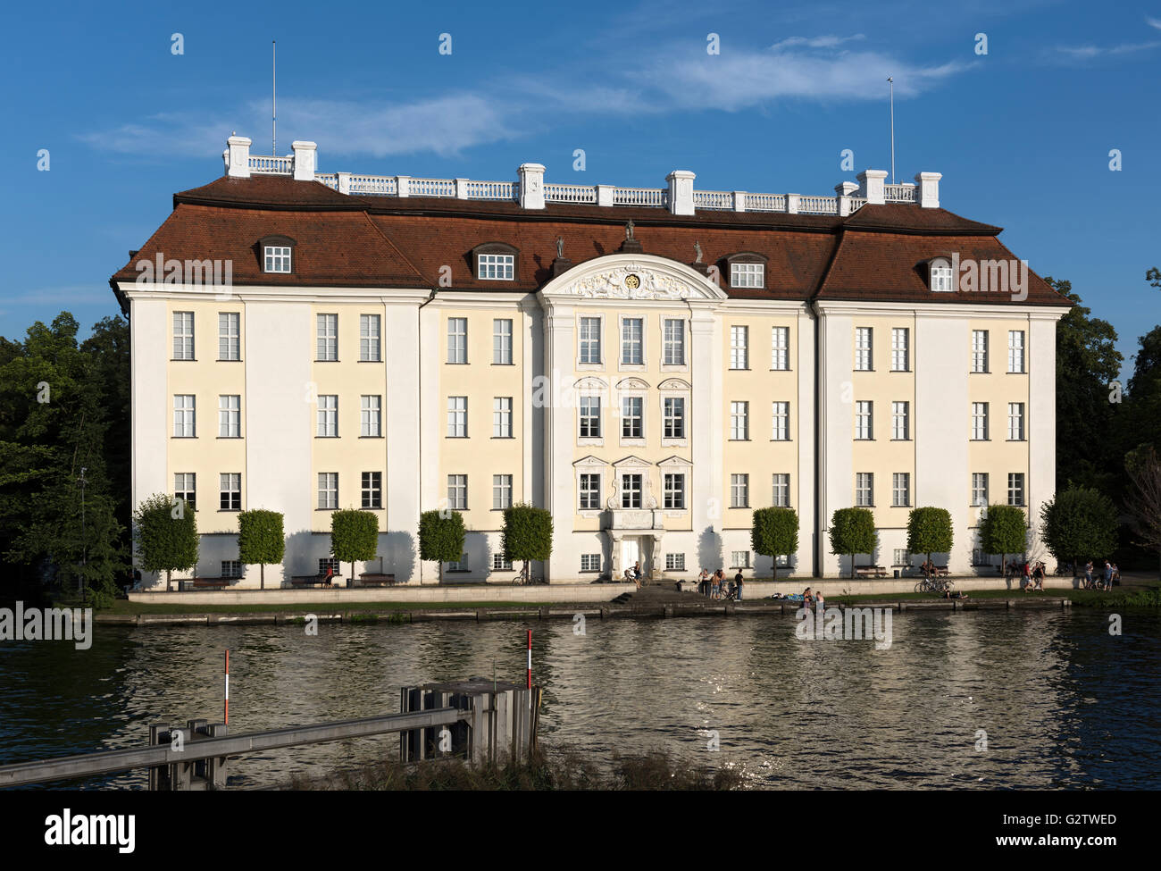 29.08.2015, Berlin, Berlin, Germania - Schloss Koepenick, vista del lungo ponte. EBS150829D717CAROEX.JPG - non per la vendita in G E R M A N Y, A U S T R I A, S W I T Z e R L A N D [modello di rilascio: NO, la proprietà di rilascio: NO, (c) caro agenzia fotografica / Schulz, http://www.caro-images.com, info@carofoto.pl - Qualsiasi uso di questa immagine è soggetto a royalty!] Foto Stock