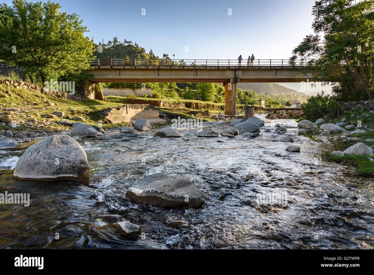 Il fiume Swat è un perenne fiume nella regione settentrionale della provincia Khyber-Pakhtunkhwa, Pakistan. Foto Stock