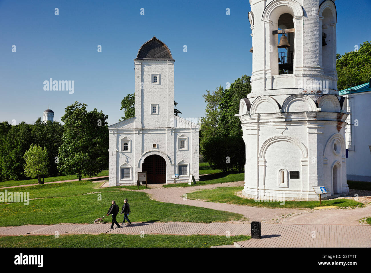 Torre Vodovzvodnaya (centro) e San Giorgio Torre Campanaria (a destra). Kolomenskoe Museum-Reserve, Mosca, Russia. Foto Stock