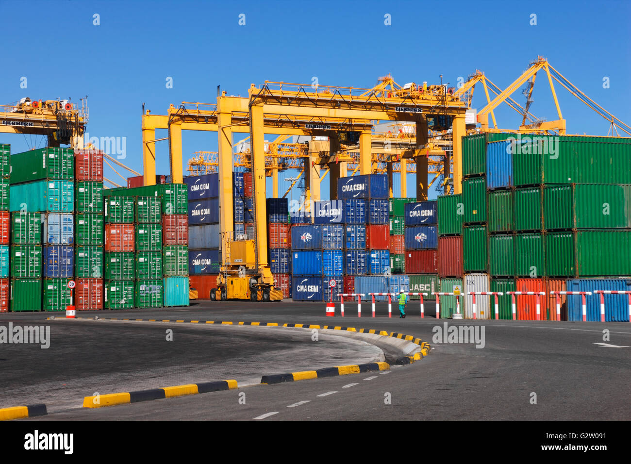 Contenitori di Khor Fakkan dock commerciale Foto Stock