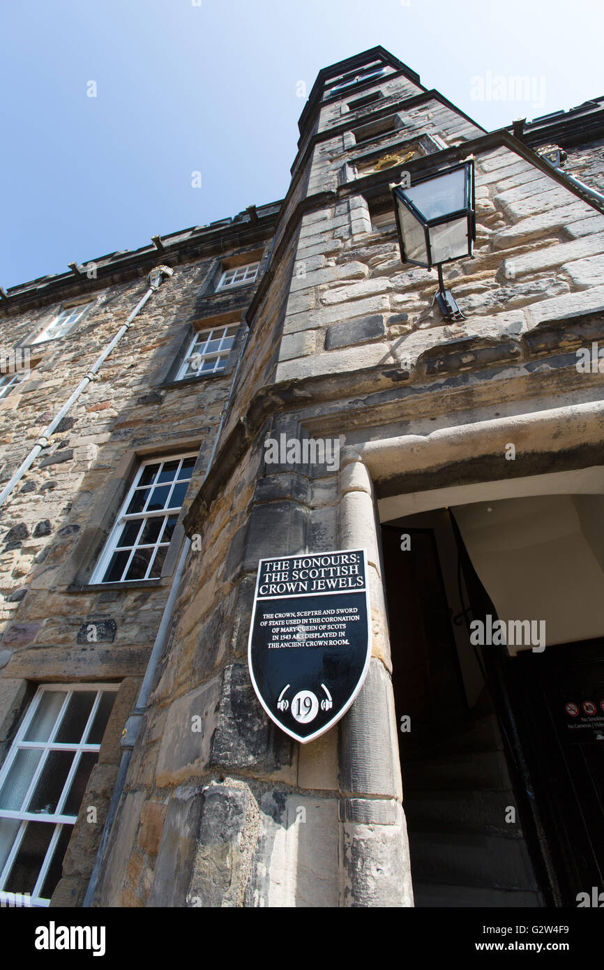 Città di Edimburgo in Scozia. Il Crown Square entrata alla metà del XV secolo il Royal Appartamenti nel Castello di Edimburgo. Foto Stock