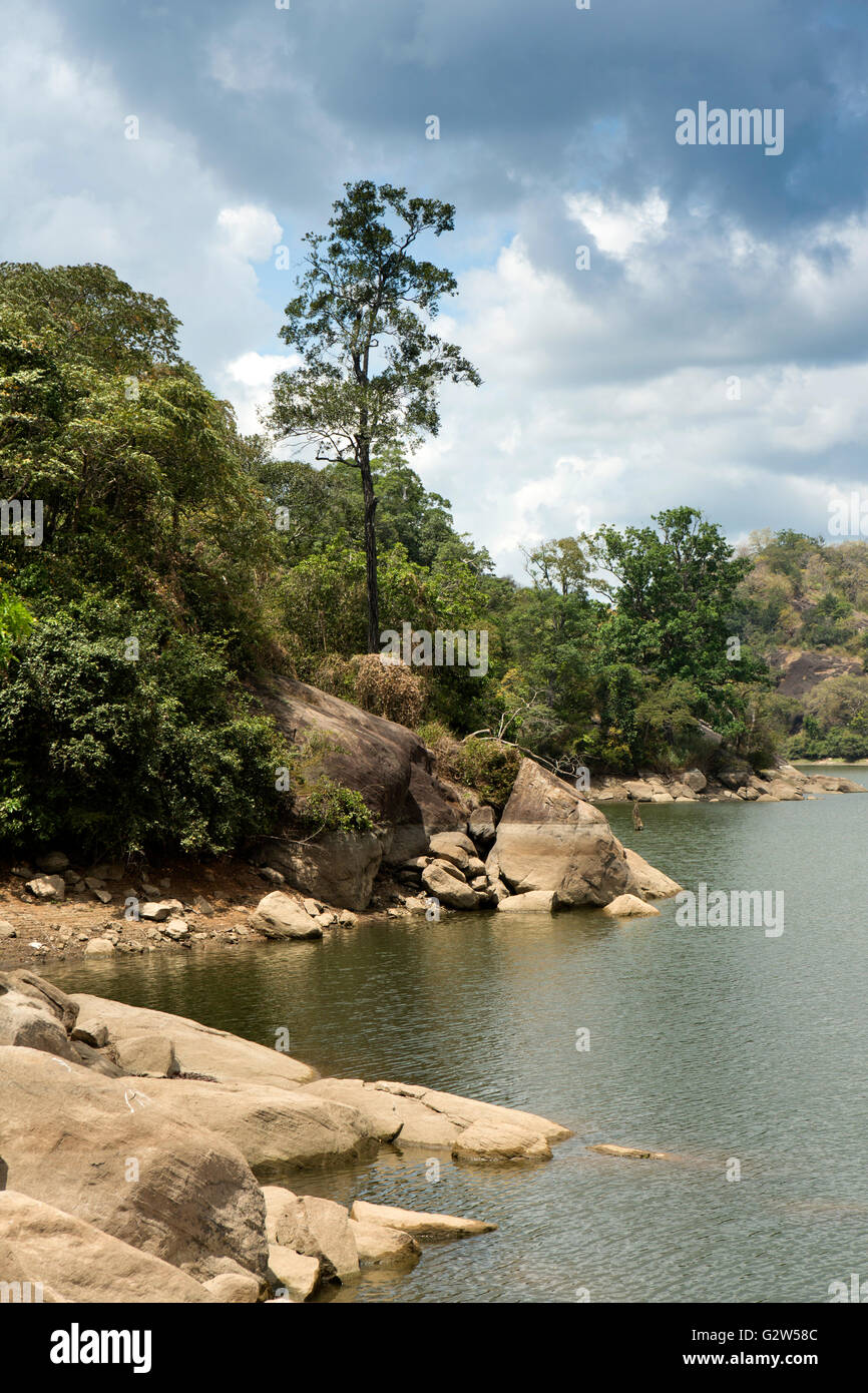 Sri Lanka, provincia di Uva, Moneragala, Buduruwagala serbatoio, il lago artificiale di alimentazione acqua Foto Stock