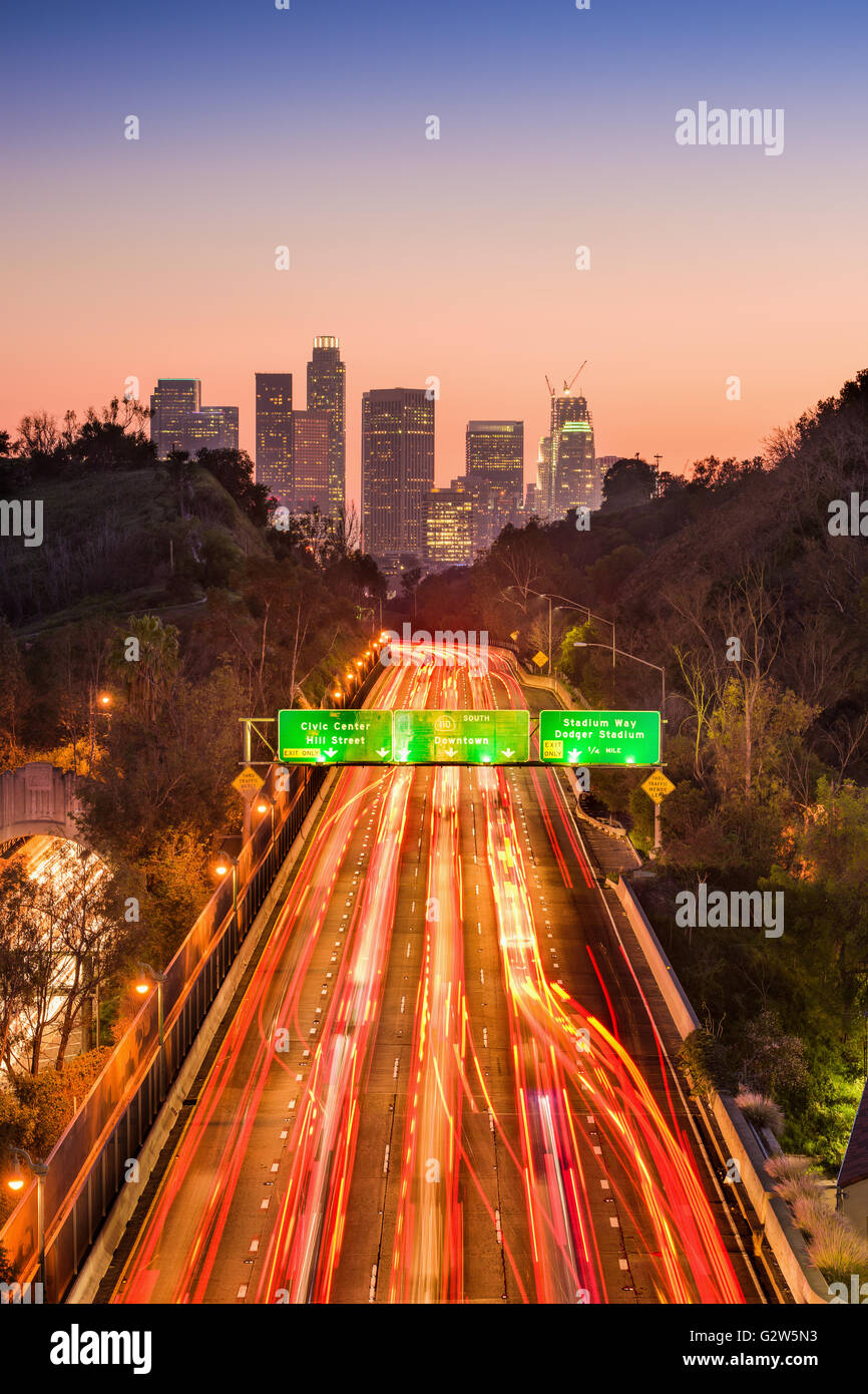 Los Angeles, California, Stati Uniti d'America skyline e autostrada. Foto Stock