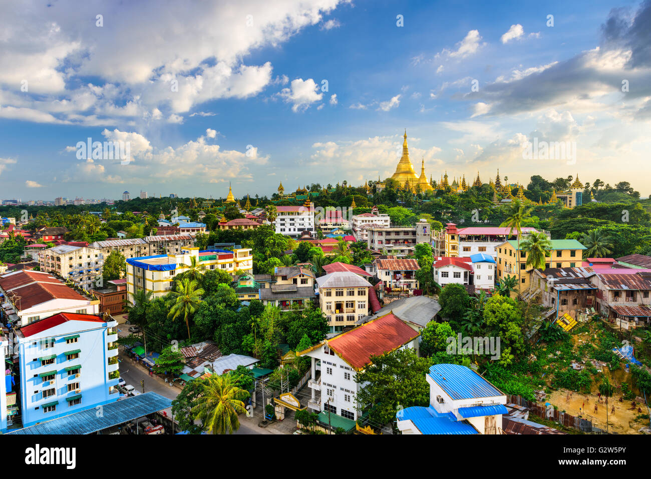 Yangon, Myanmar lo skyline della citta'. Foto Stock