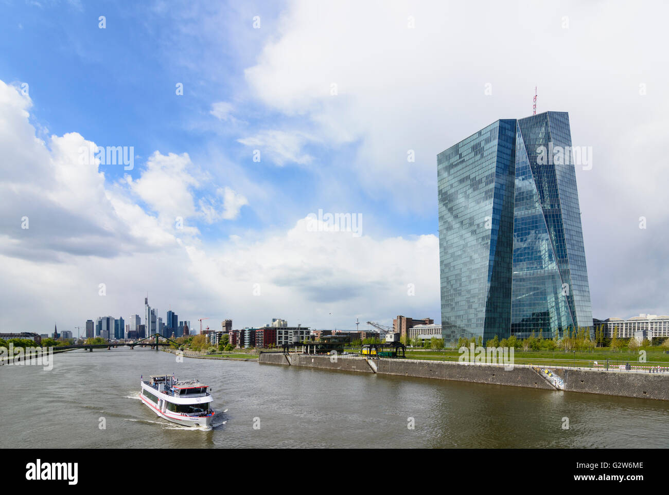 Banca centrale europea ( BCE ) e il fiume Main affacciato sul centro della città e le torri della banca vi, Assia, Hesse , Foto Stock