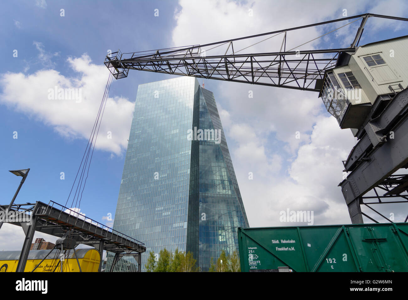 Banca centrale europea ( BCE ) , gru nell'ex cantiere navale Weseler, Assia, Hesse , Frankfurt am Main Foto Stock
