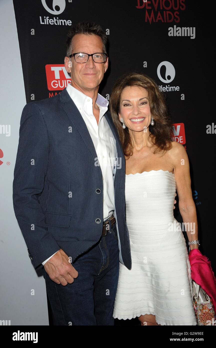 Los Angeles, CA, Stati Uniti d'America. 2 Giugno, 2016. James Denton, Susan Lucci presso gli arrivi per subdolo cameriere stagione quattro Premiere, STK Los Angeles al W Hotel West Beverly Hills, Los Angeles, CA 2 Giugno 2016. © Elizabeth Goodenough/Everett raccolta/Alamy Live News Foto Stock