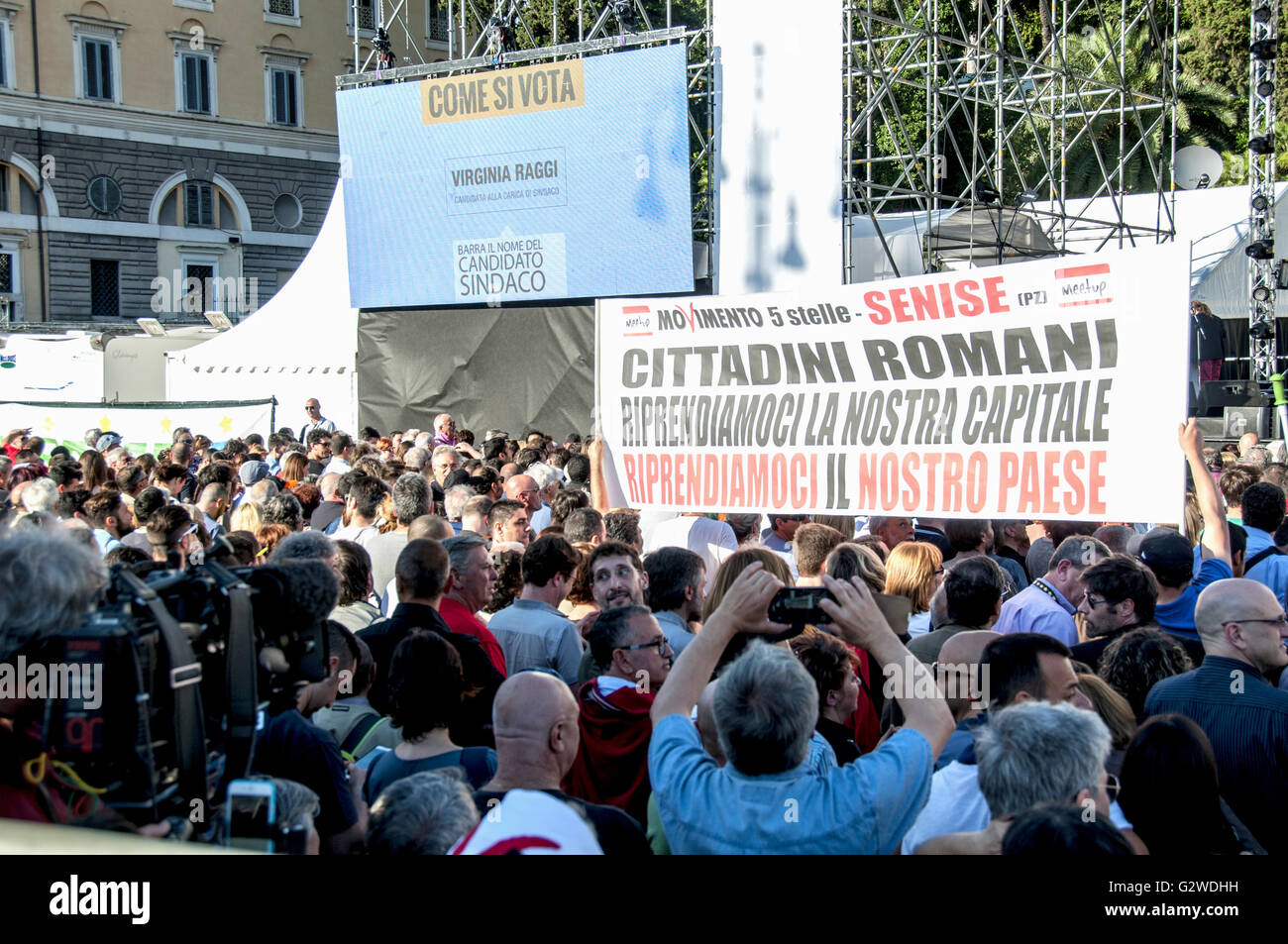 Roma, Italia. 03 Giugno, 2016. Ultima campagna elettorale rally 5 stelle di Movimento a Roma Credito: Patrizia Cortellessa/Alamy Live News Foto Stock