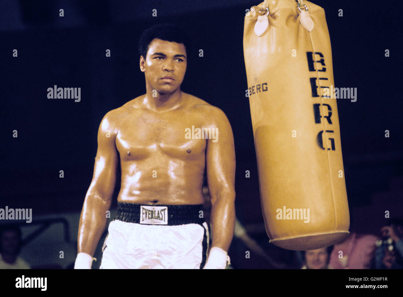 Muhammad Ali nella formazione prima del suo heavyweight-championchipfight contro Richard Dunn sul 25.05.1976 all'Olympiahalle a Monaco di Baviera. | Utilizzo di tutto il mondo Foto Stock