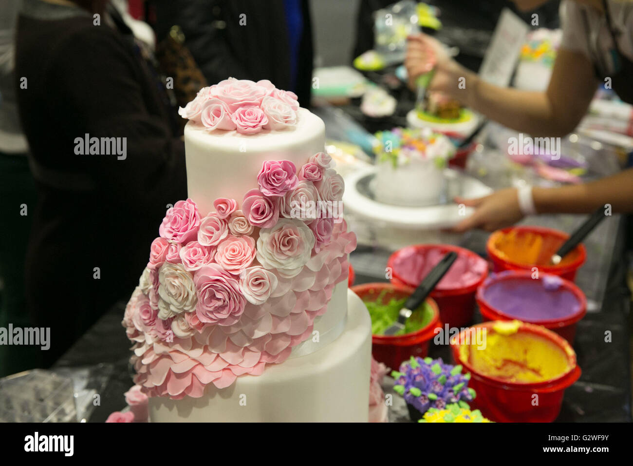 Sydney. Il 4 giugno, 2016. Foto scattata il 4 giugno 2016 mostra un esposizione ad una torta annuale, cuocere e dolci mostra a Sydney, in Australia. La mostra si terrà dal 3 al 5 giugno di quest'anno, con dimostrazioni dal vivo di celebrity chef, workshop interattivi e deliziose prelibatezze. © Zhu Hongye/Xinhua/Alamy Live News Foto Stock