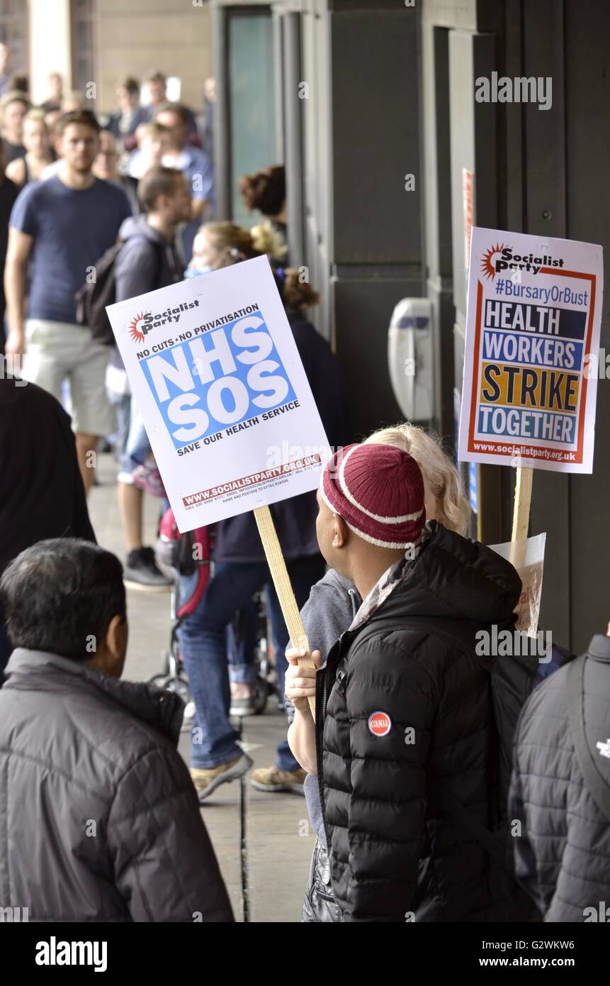 Londra, Regno Unito. 04 Giugno, 2016. Marzo per salvare il NHS borse di studio . Borse di studio di difendere la salute di lavoratori in sciopero insieme. Credito: Marcin Libera/Alamy Live News Foto Stock