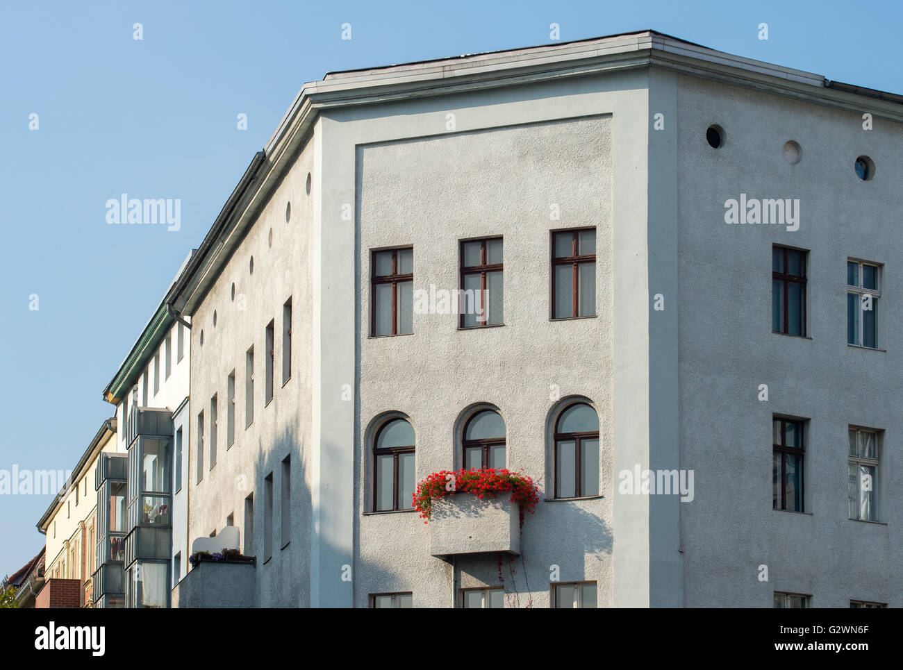 Berlino, Germania, facciata di una casa ad angolo in Berlin-Moabit Foto Stock